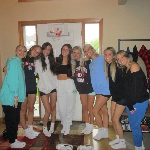 Meet your Posher, Hailey - Picture 3 of 6